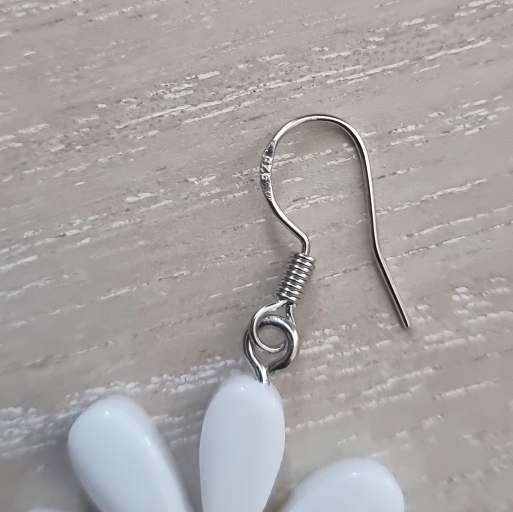 NWOT Daisy Earrings with 925 Silver Hooks - Picture 4 of 4